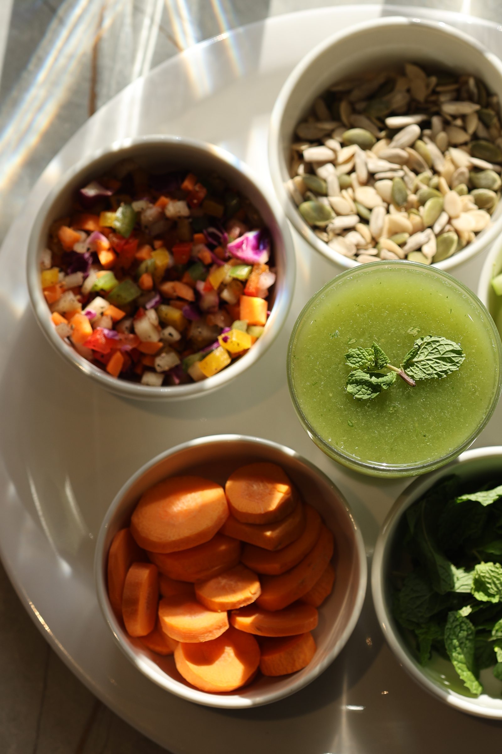 Sattvik tasting plate with cold-pressed juice